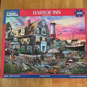 White Mountain Harbor Inn Puzzle with Vibrant Colors 1000 Pieces